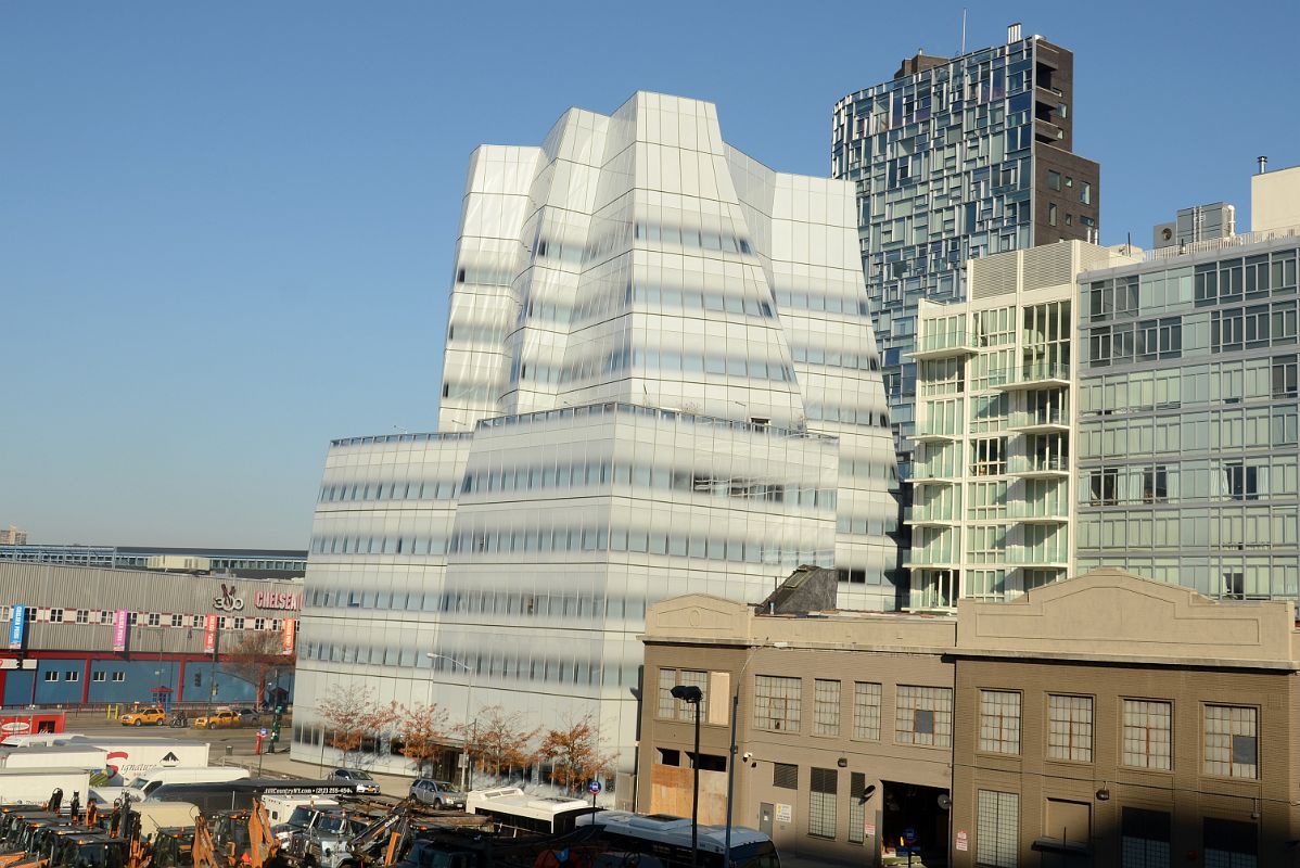19-3 IAC Building By Frank Gehry Close Up From New York High Line At W 17 St